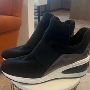 Women's Black Slip-On Platform Sneakers